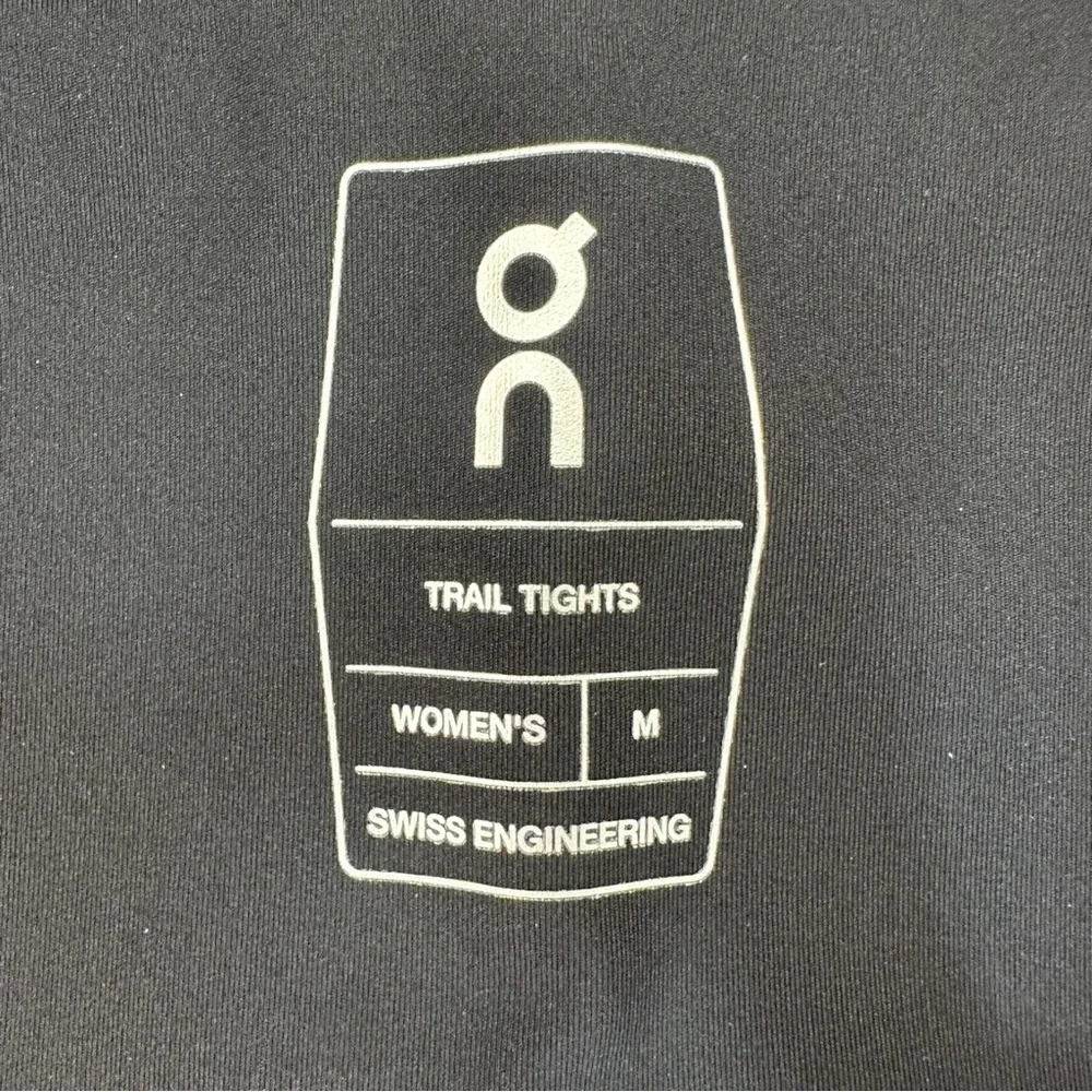 On Running Women Trail Tights Cropped Leggings M Black Pockets Knee Grippers - Picture 7 of 10